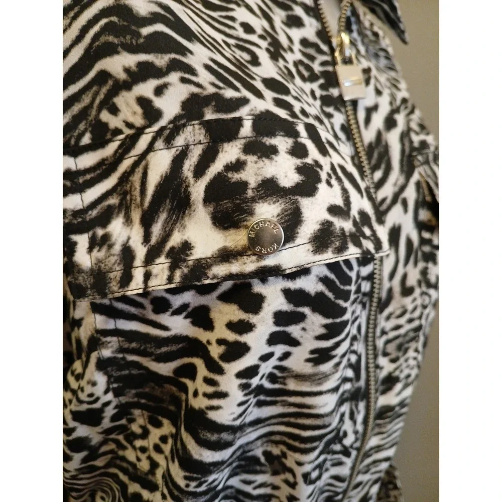 Michael Kors Women's Inverted Graphic Collared Top Black/White Animal Print Sm‎